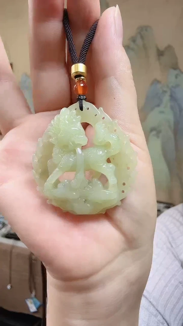 和田玉未镶嵌颈饰.