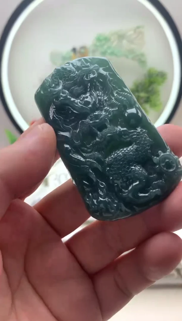 颈饰未镶嵌翡翠龙牌