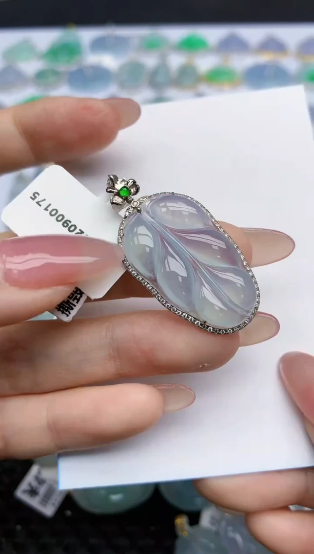 【闪购商品】翡翠挂件18K金镶嵌天然翡翠A货