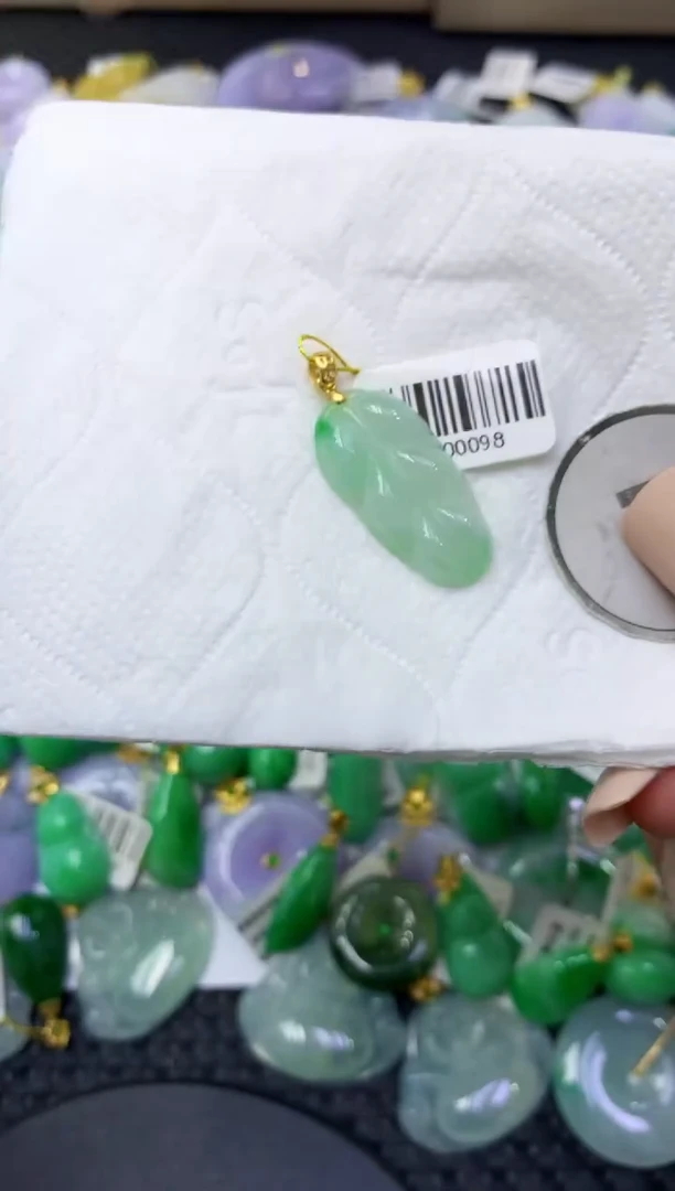 颈饰未镶嵌翡翠天然缅甸翡翠A货