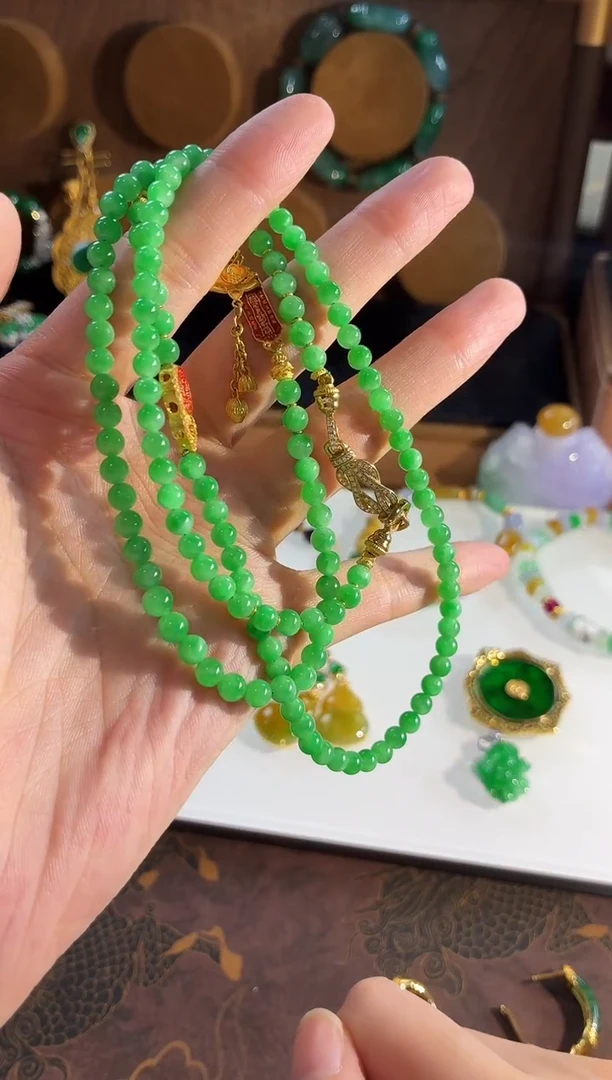 颈饰18K金镶嵌翡翠珠串