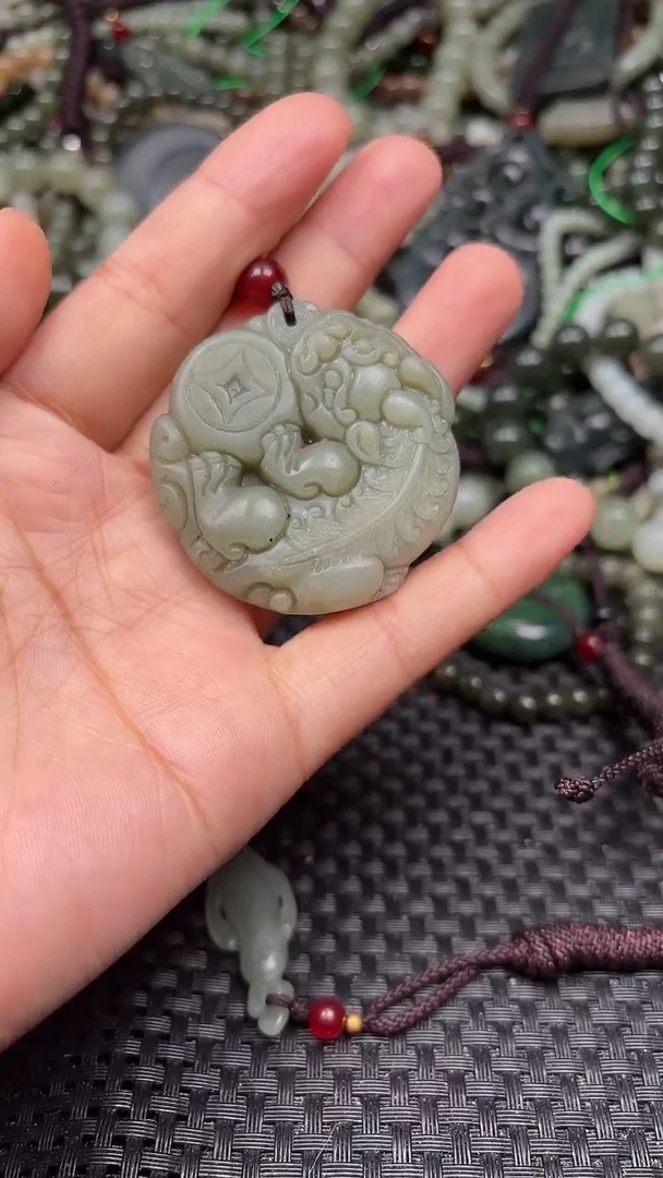 颈饰未镶嵌和田玉1