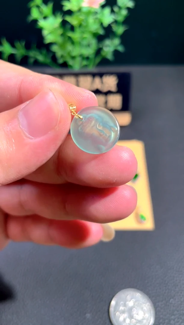 颈饰18K金镶嵌翡翠翡翠