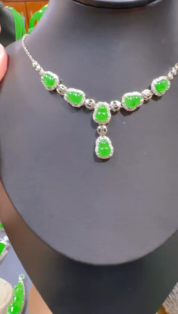 翡翠未镶嵌颈饰天然a货翡翠