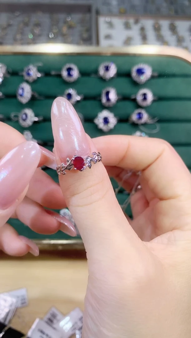 18K金镶嵌戒指红宝石戒指