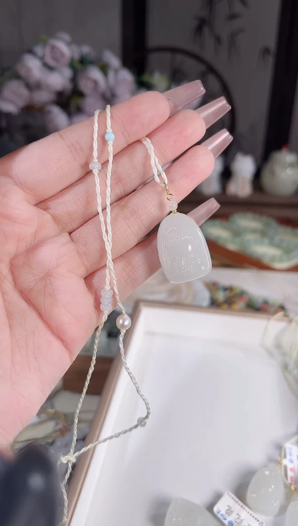 和田玉银S925镶嵌吊坠(赠链)多样性发货其一默认天然特征