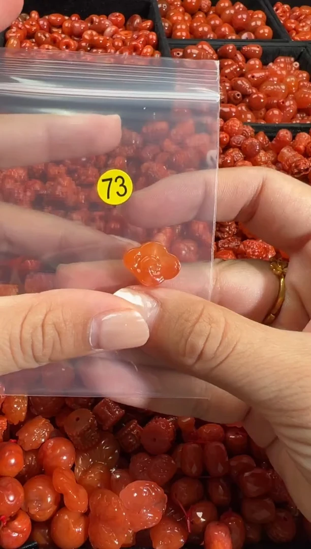 颈饰未镶嵌南红玛瑙1