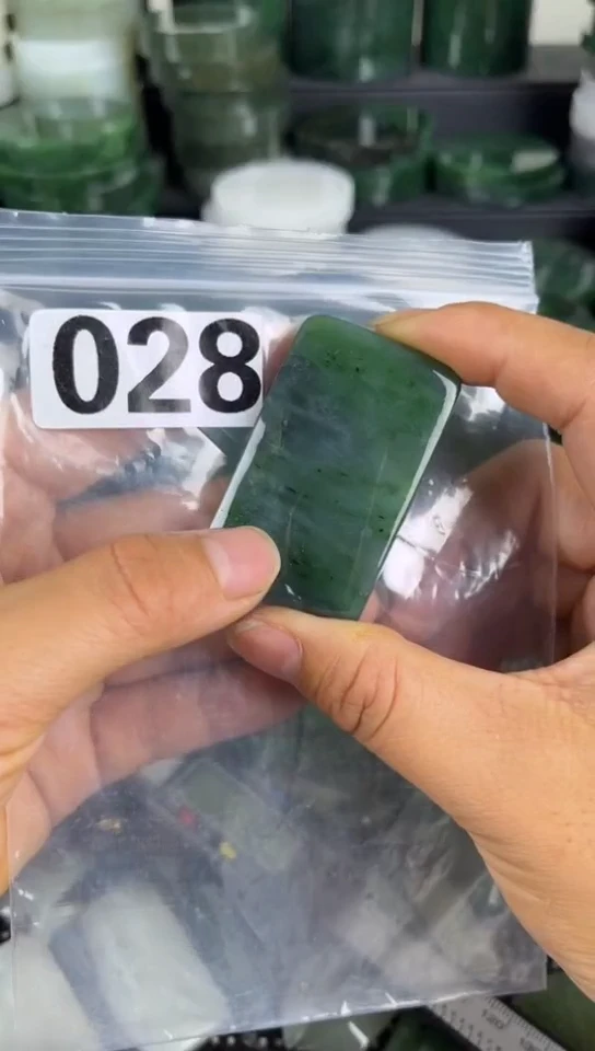 和田玉未镶嵌珠宝半成品牌子