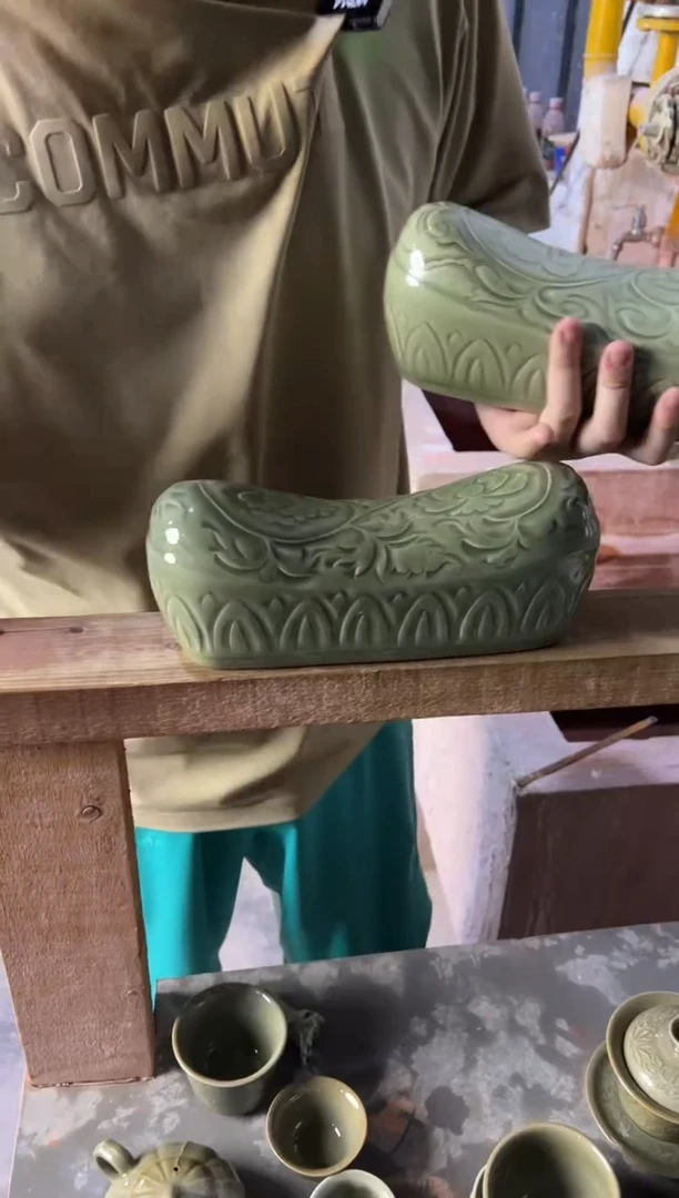 耀州窑莲纹元宝枕