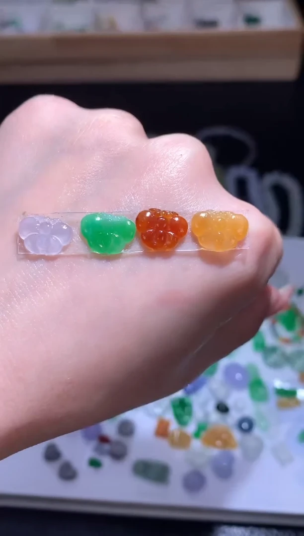 未镶嵌定制翡翠一套蝴蝶