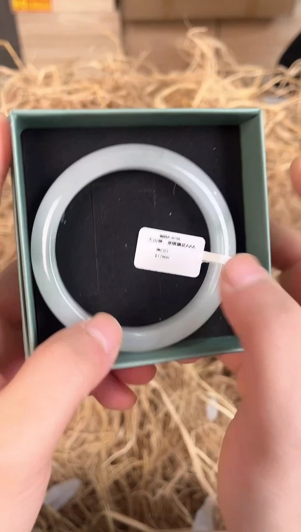 未镶嵌手镯石英质玉A-0196