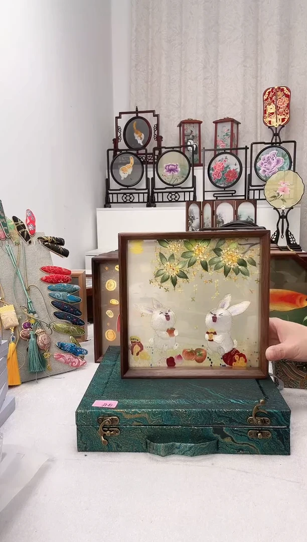 扇子苏绣作品手工摆台