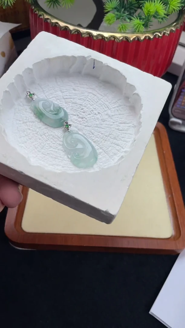 颈饰18K金镶嵌翡翠DDJ52515/多样性发一