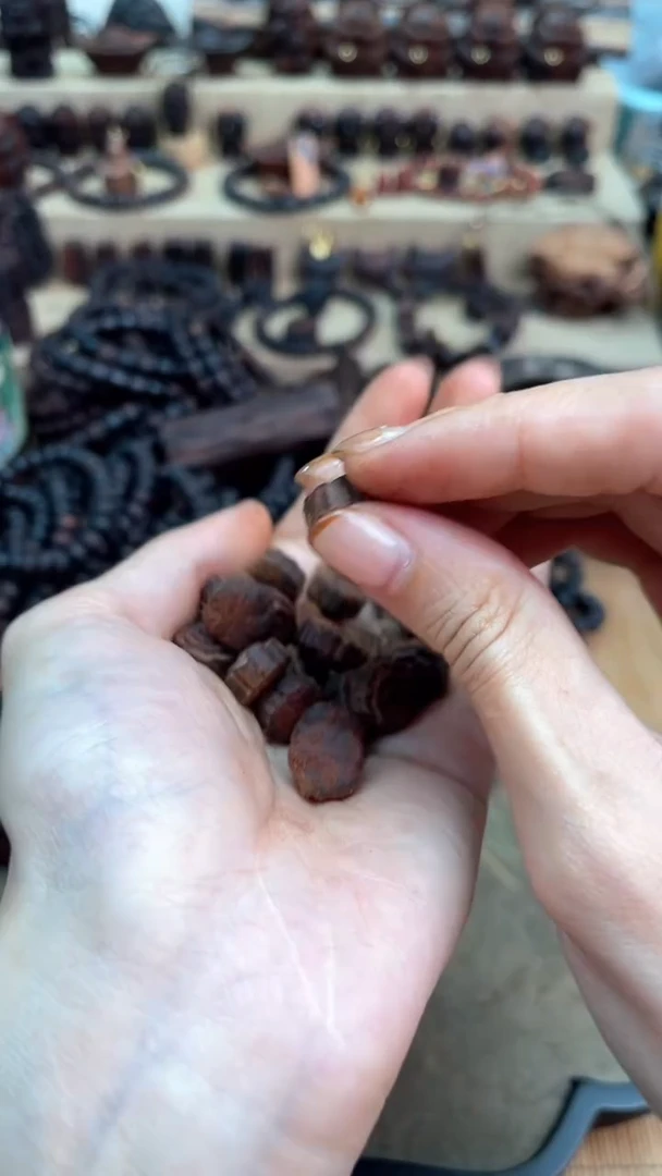 降真香无事牌禾*（专属福利）25个小叶玫瑰花找二哥拿