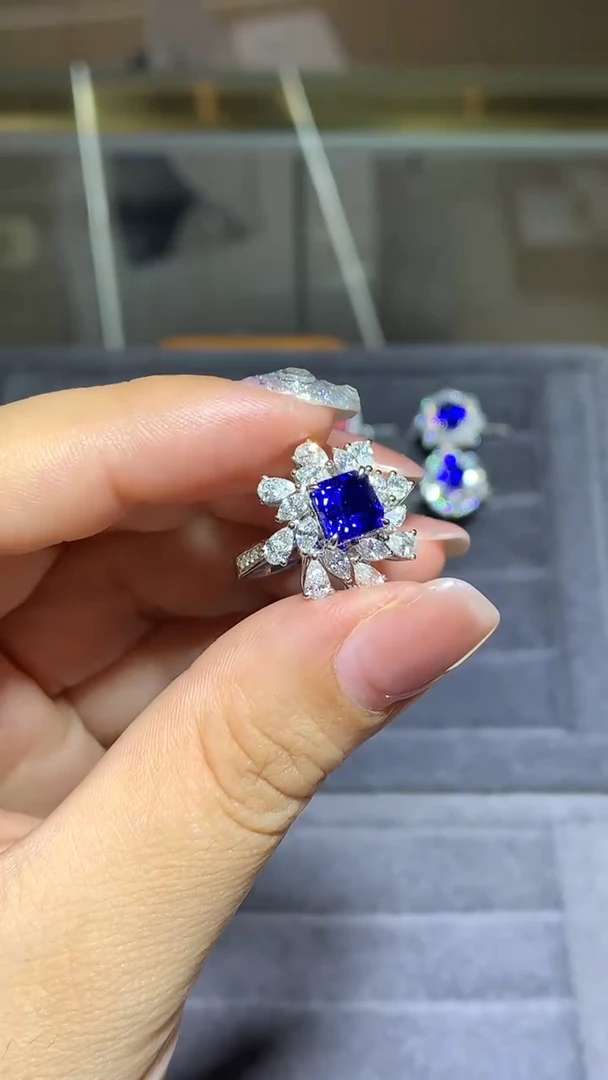戒指蓝宝石18K金镶嵌2.38CT