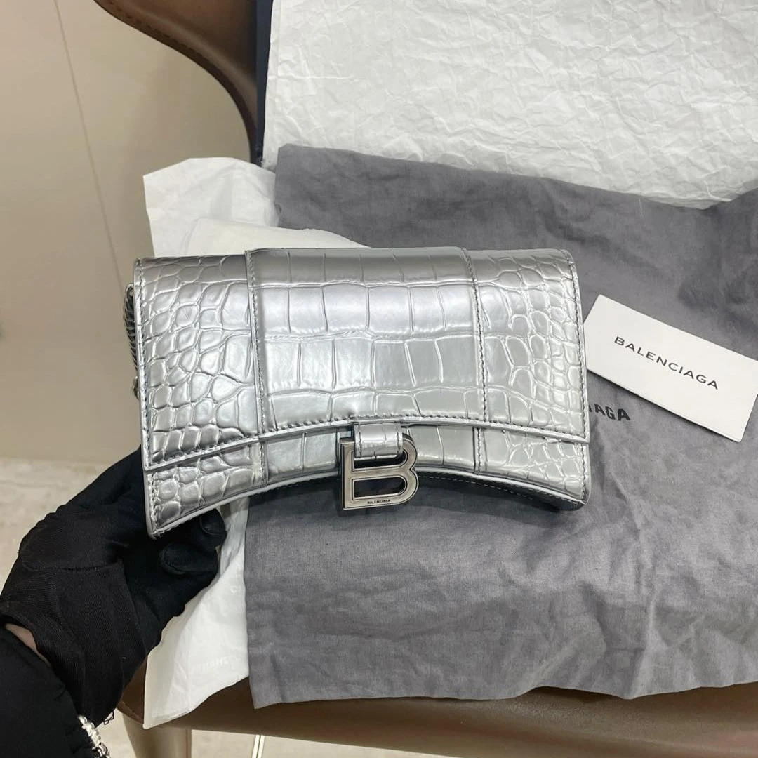 99新 Balenciaga/巴黎世家 亮面鳄鱼压纹银扣斜挎