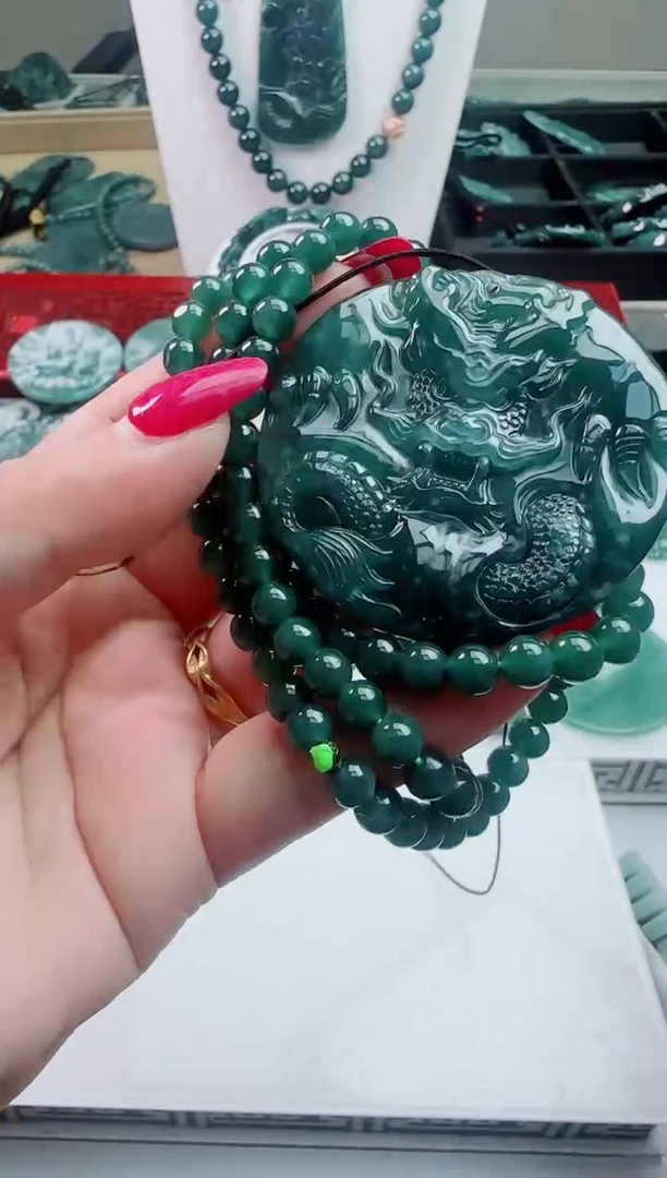 颈饰未镶嵌翡翠天然A货翡翠 多样性发其一