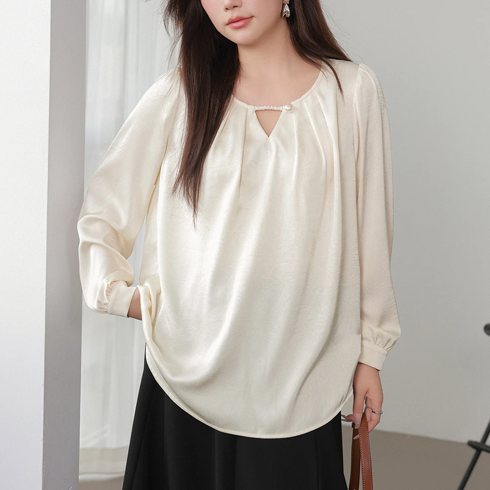 MsShe大码女2025春时尚肌理感缎面三角领口长袖小衫J~M2408097