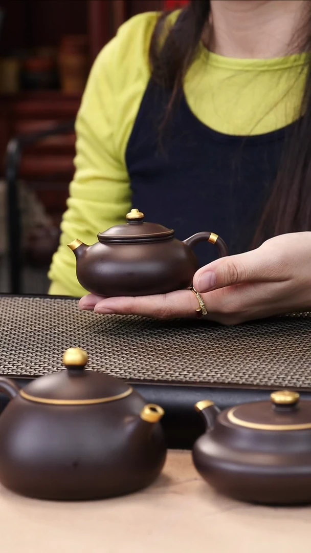 茶壶紫砂四号井茄皮紫泥描金寒江130cc