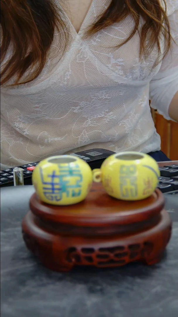 瓶黄地粉彩寿字纹鸟食罐一对#429#