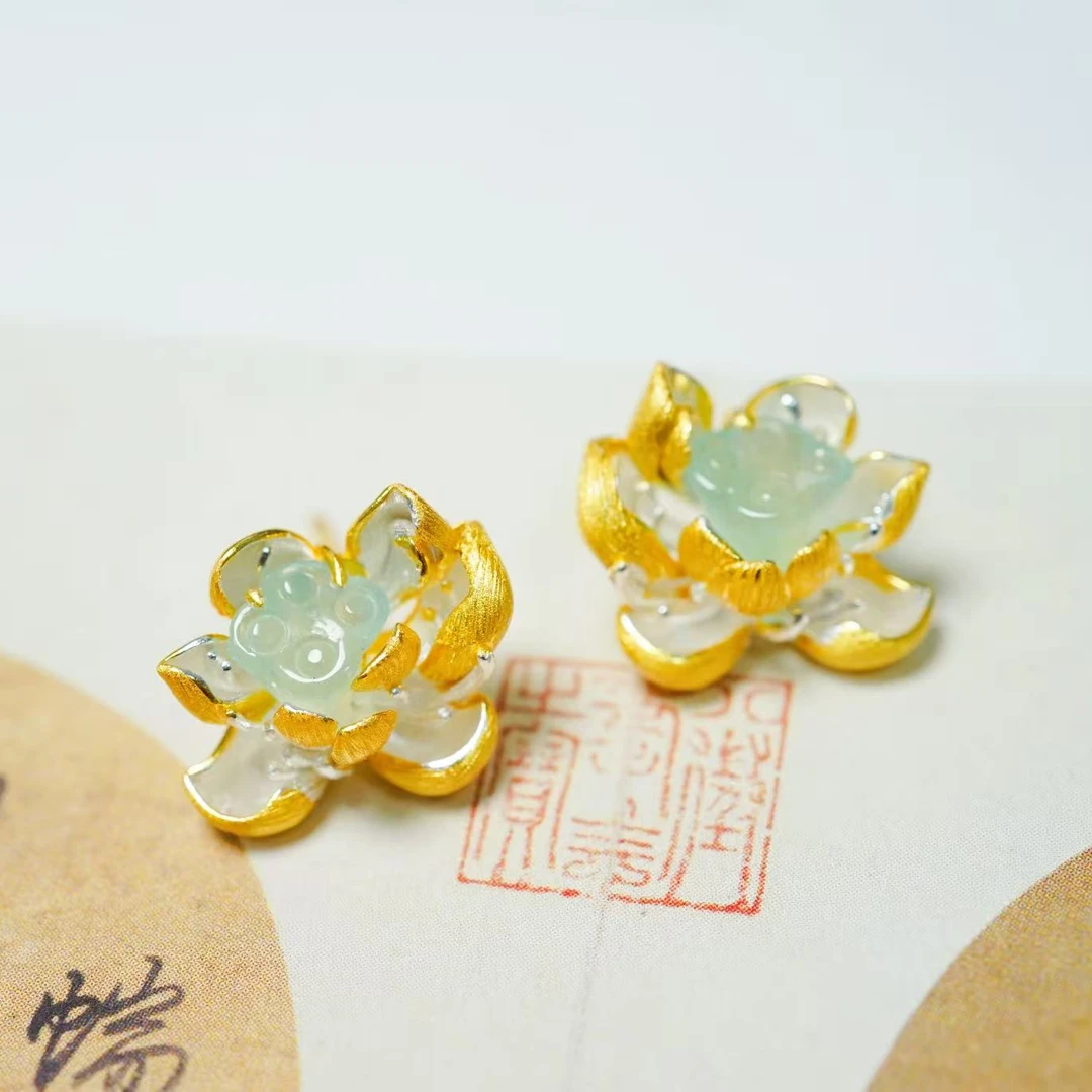 甘澜文创S925银镀金镶翡翠莲蓬荷花耳钉E3470