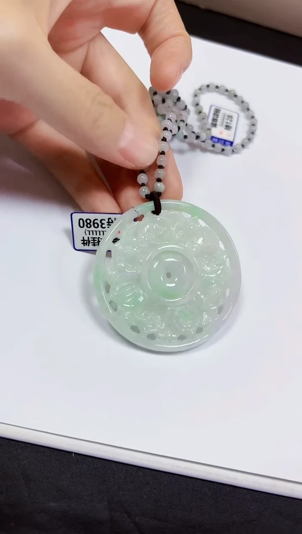 颈饰未镶嵌翡翠挂件