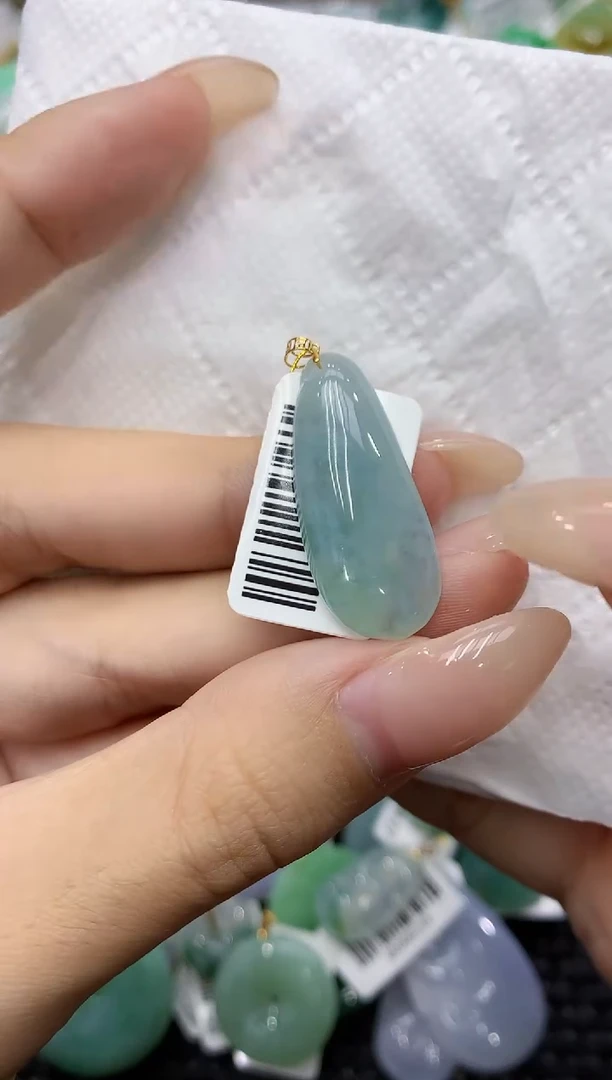 颈饰18K金镶嵌翡翠111111111111