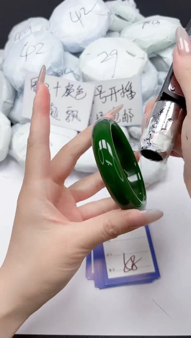 未镶嵌手镯石英质玉113/58