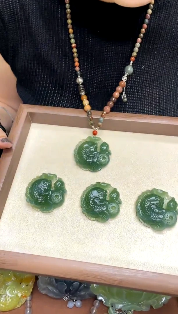 未镶嵌岫玉吊坠多样性发货发其中之一