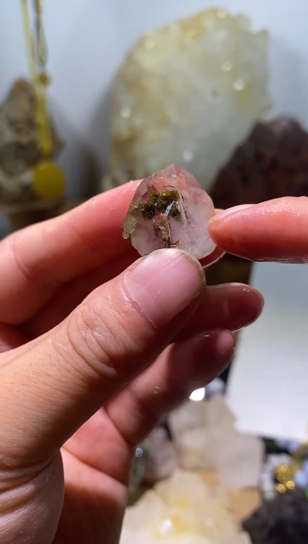 水晶珠宝半成品未镶嵌23号粉色花园+全包裹绿帘石+金草莓隐山