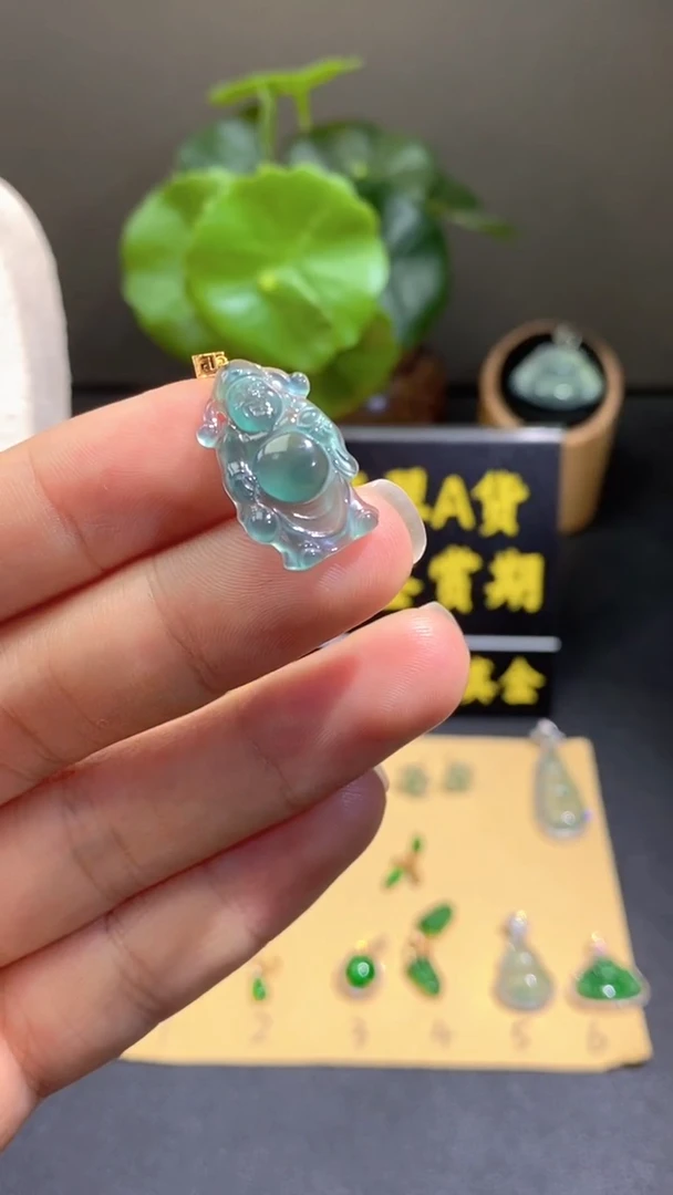 颈饰18K金镶嵌翡翠翡翠A货