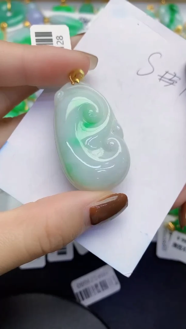 颈饰18K金镶嵌翡翠缅甸天然翡翠A货