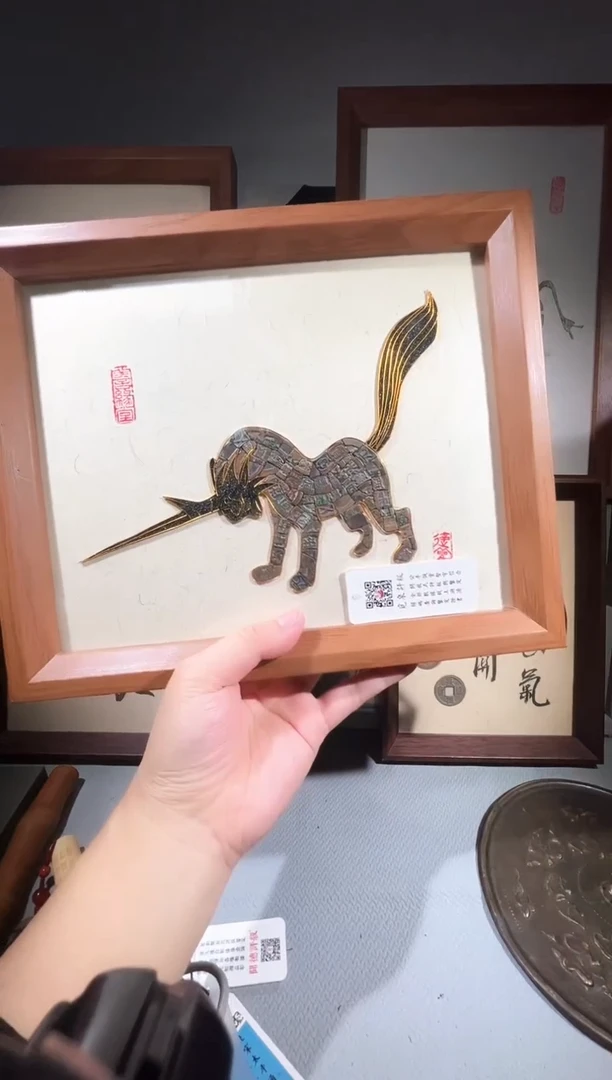 铜獬豸古钱币摆件一个