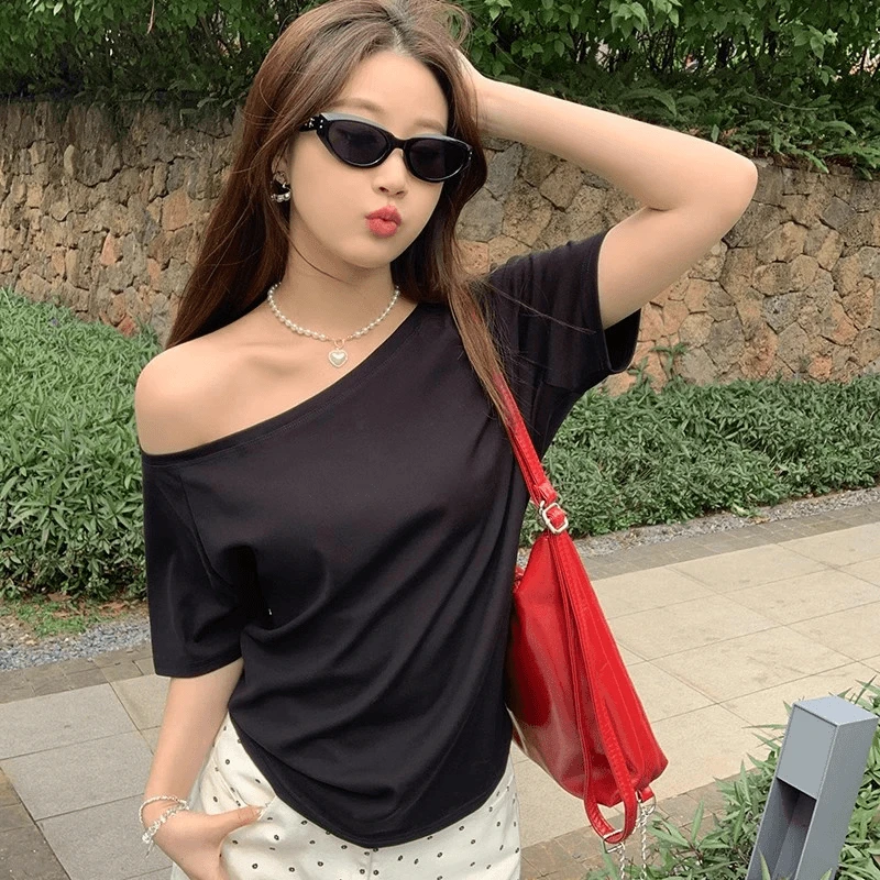 小众美式纯欲露肩短袖T恤女夏季一字领性感斜肩甜辣宽松慵懒上衣