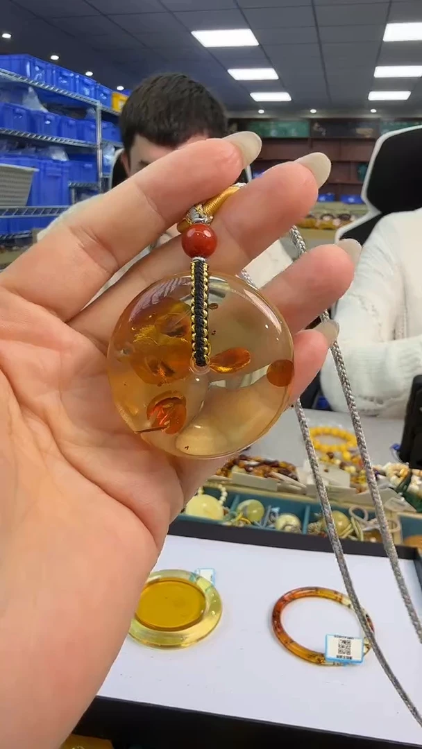 琥珀颈饰未镶嵌84秒拍号 假一罚三