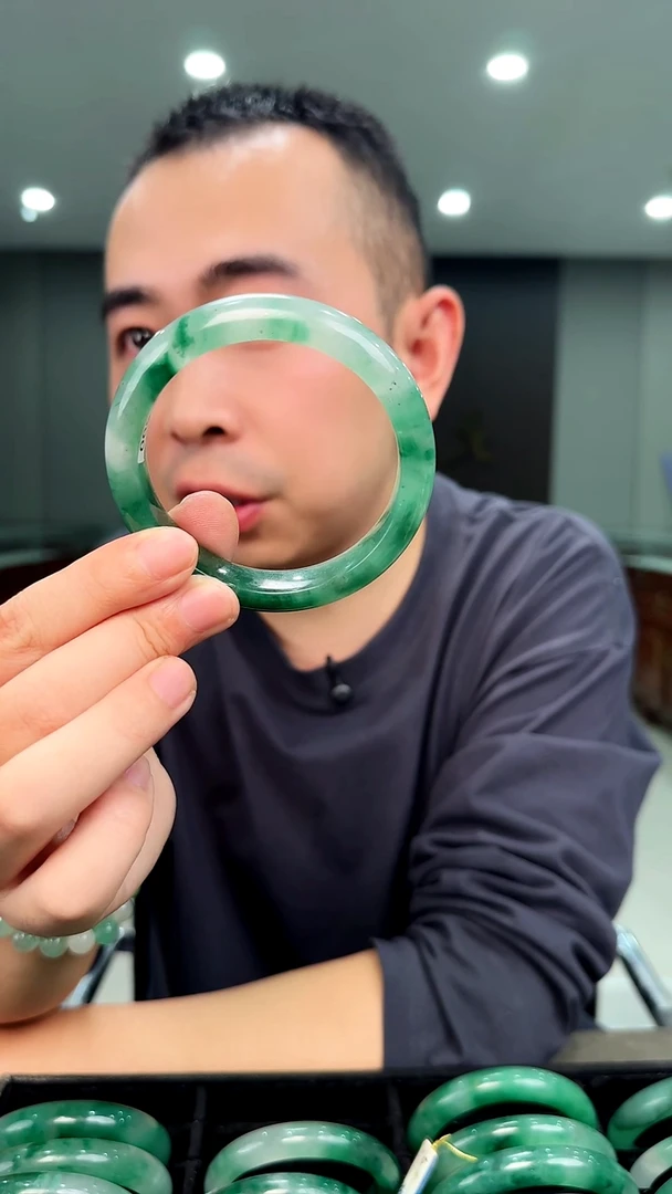 未镶嵌手镯石英质玉60.5