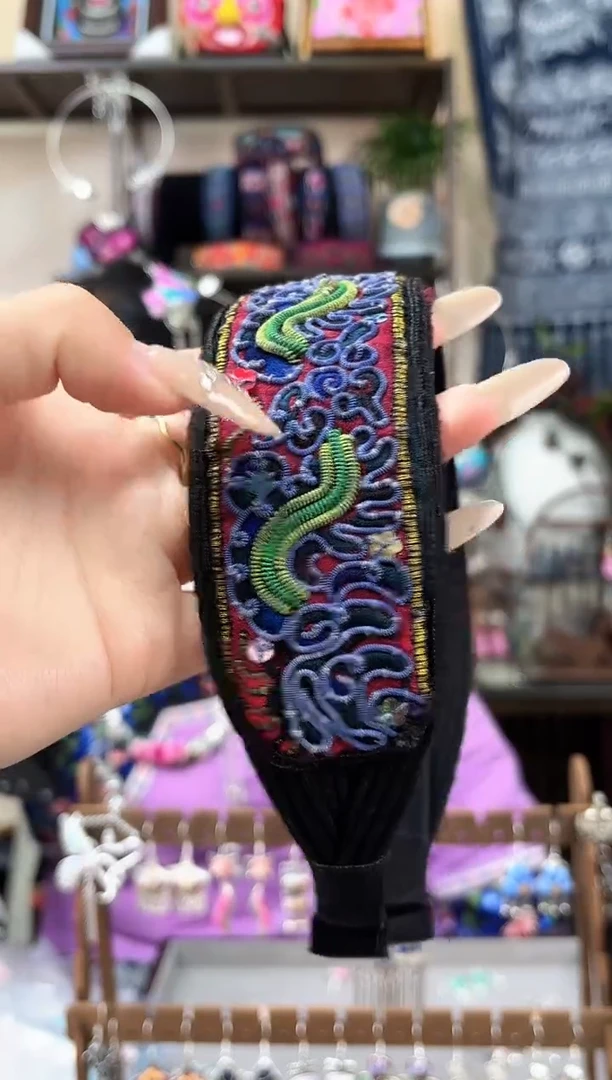 织绣民族风非遗老绣苗银饰品136