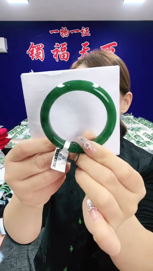 未镶嵌手镯石英质玉（非洲翠）1