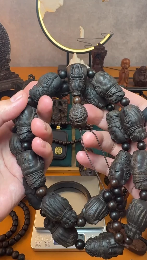 贡木手串/手链《巴布亚贡木》新品三世佛手持