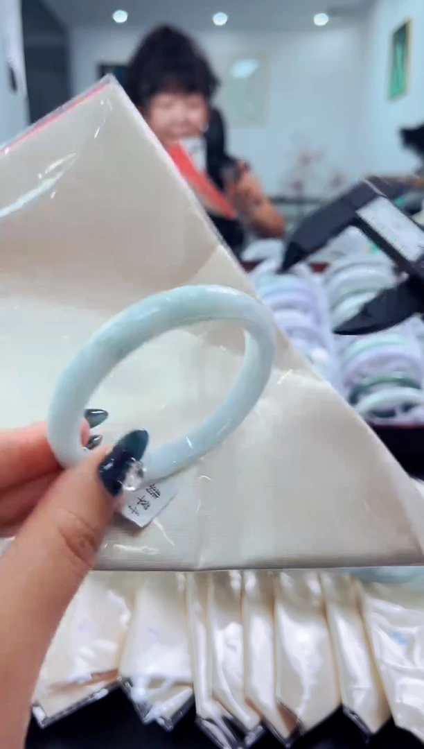 翡翠手镯未镶嵌天然缅甸A货翡翠