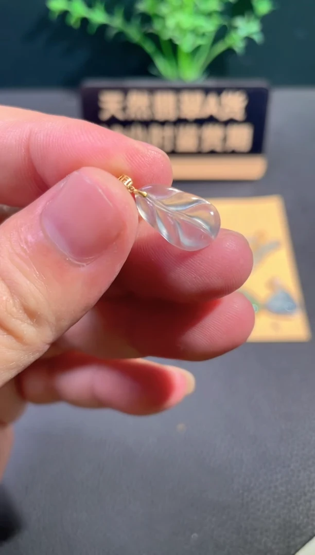 颈饰18K金镶嵌翡翠翡翠