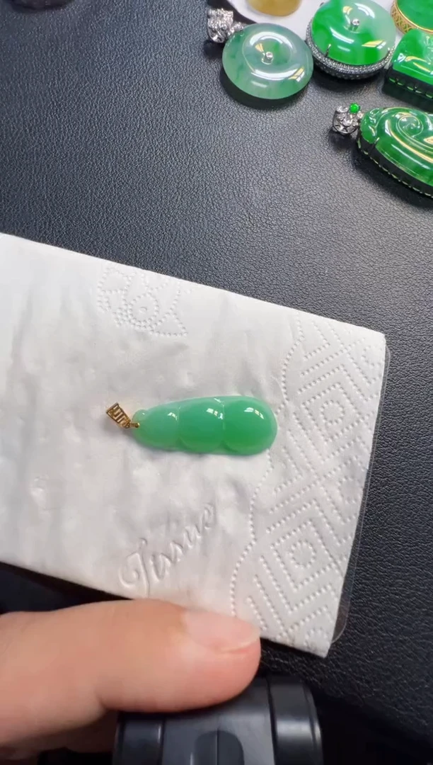 吊坠(不含链)18K金镶嵌翡翠680