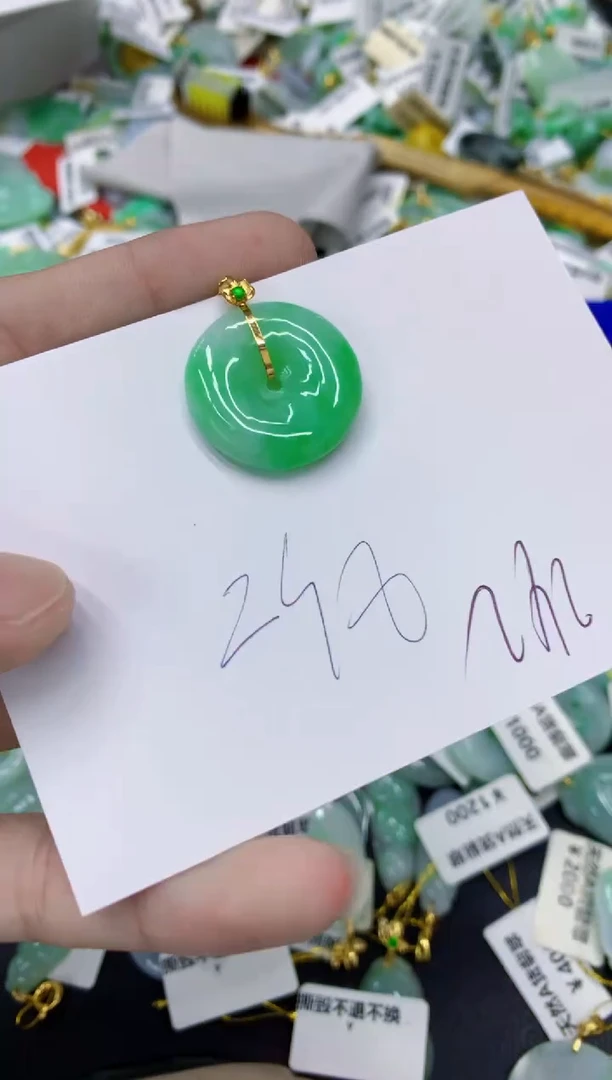 颈饰18K金镶嵌翡翠翡翠