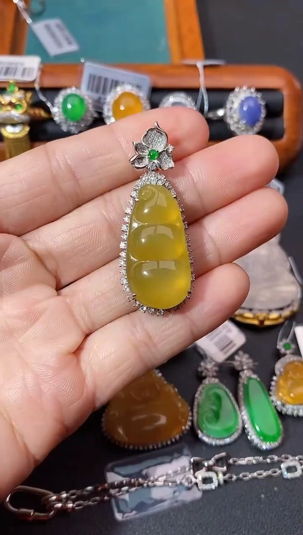 【闪购商品】翡翠吊坠(不含链)18K金镶嵌吊坠