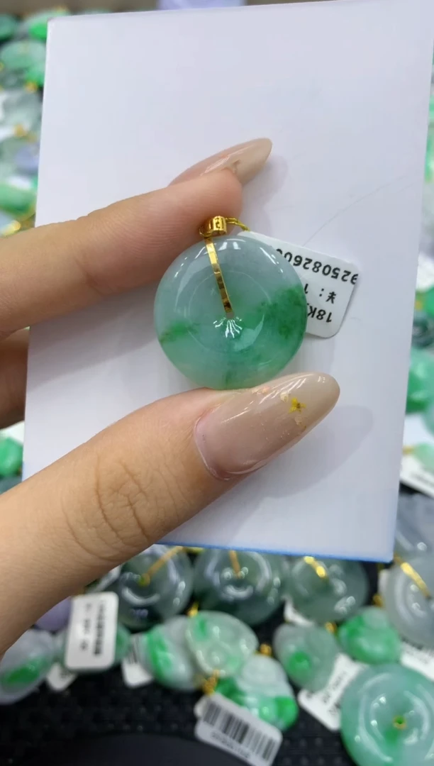 颈饰18K金镶嵌翡翠天然缅甸翡翠A货