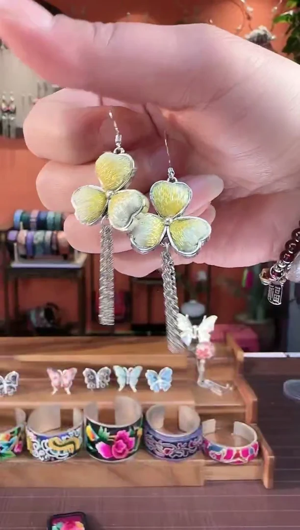 非遗手工刺绣饰品20