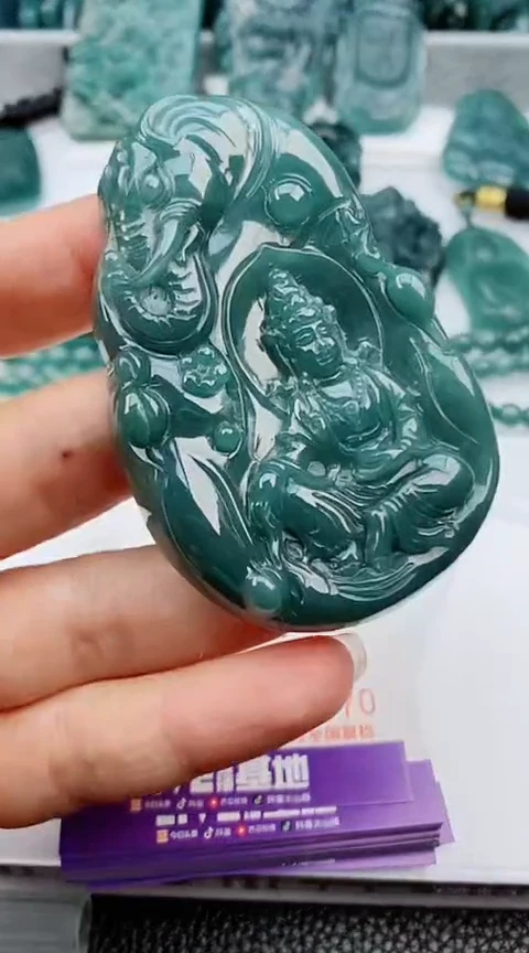 翡翠未镶嵌颈饰