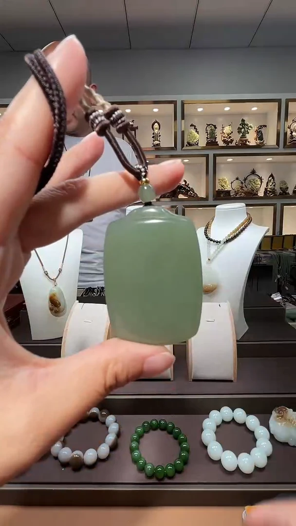 和田玉未镶嵌颈饰苏