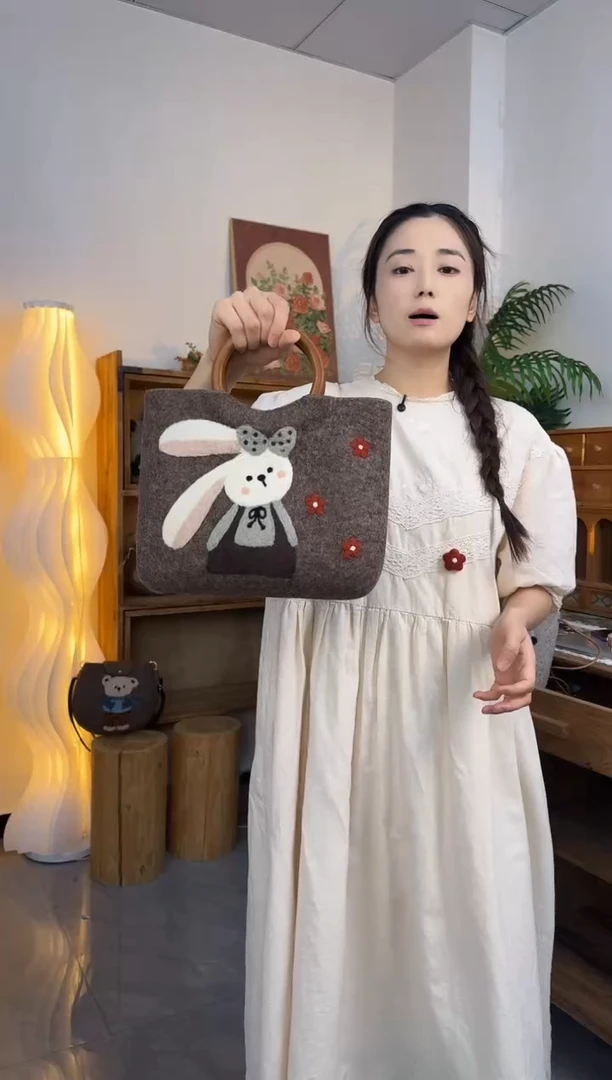 羊毛非遗纯手工  羊毛毡包包