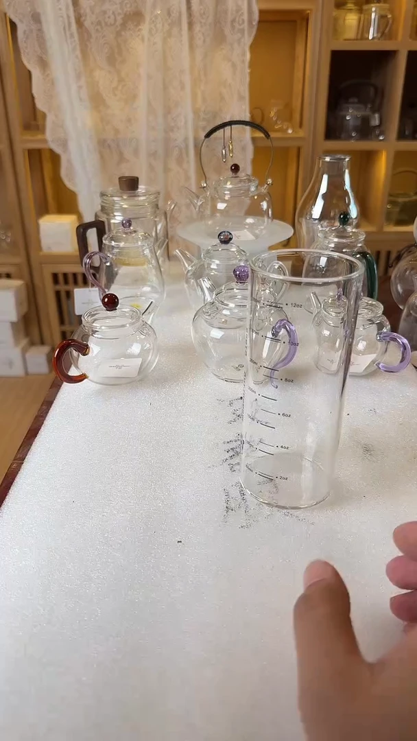 牛奶杯两只。。。。。。